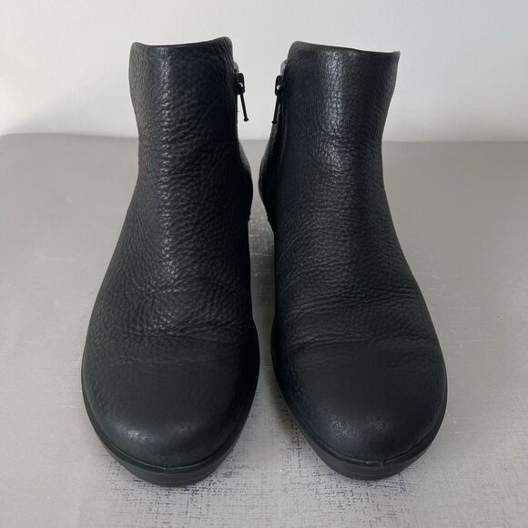 Ecco Skyler Black Leather Boots Womens 7 Waterproof Chelsea Bootie Low Wedge - Picture 2 of 13